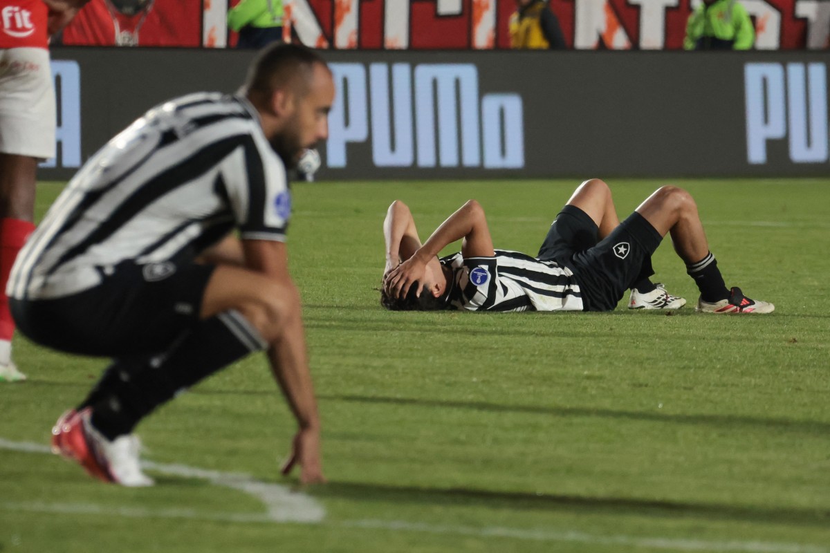 Botafogo de Tite perde por 3 a 0 para o Inter, que pressiona Corinthians na luta contra a queda