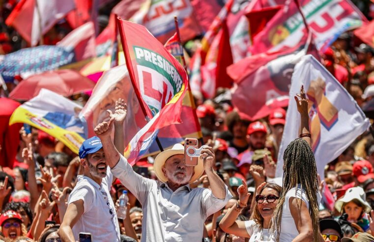 Brasil não será governado por sócios do Banco Master, diz Lula em ato