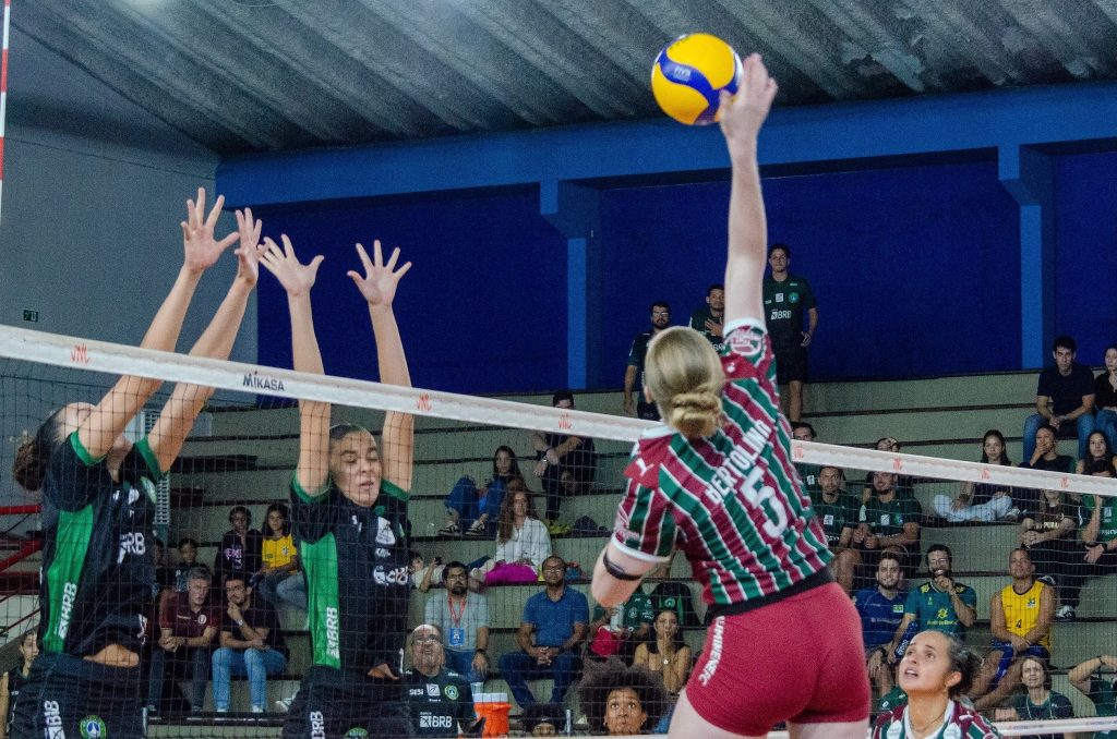 Brasília Vôlei perde jogo em casa e disputa o terceiro lugar 
