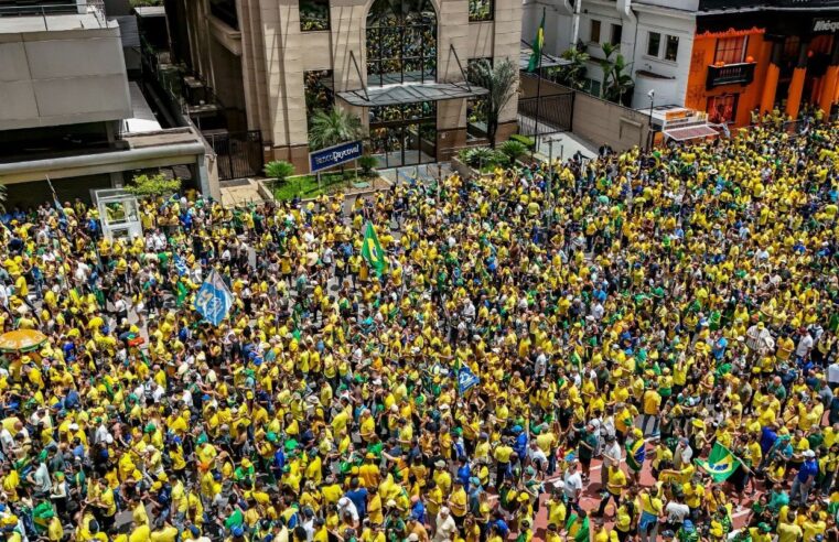 Campanha de Flávio Bolsonaro realiza manifestação na Paulista