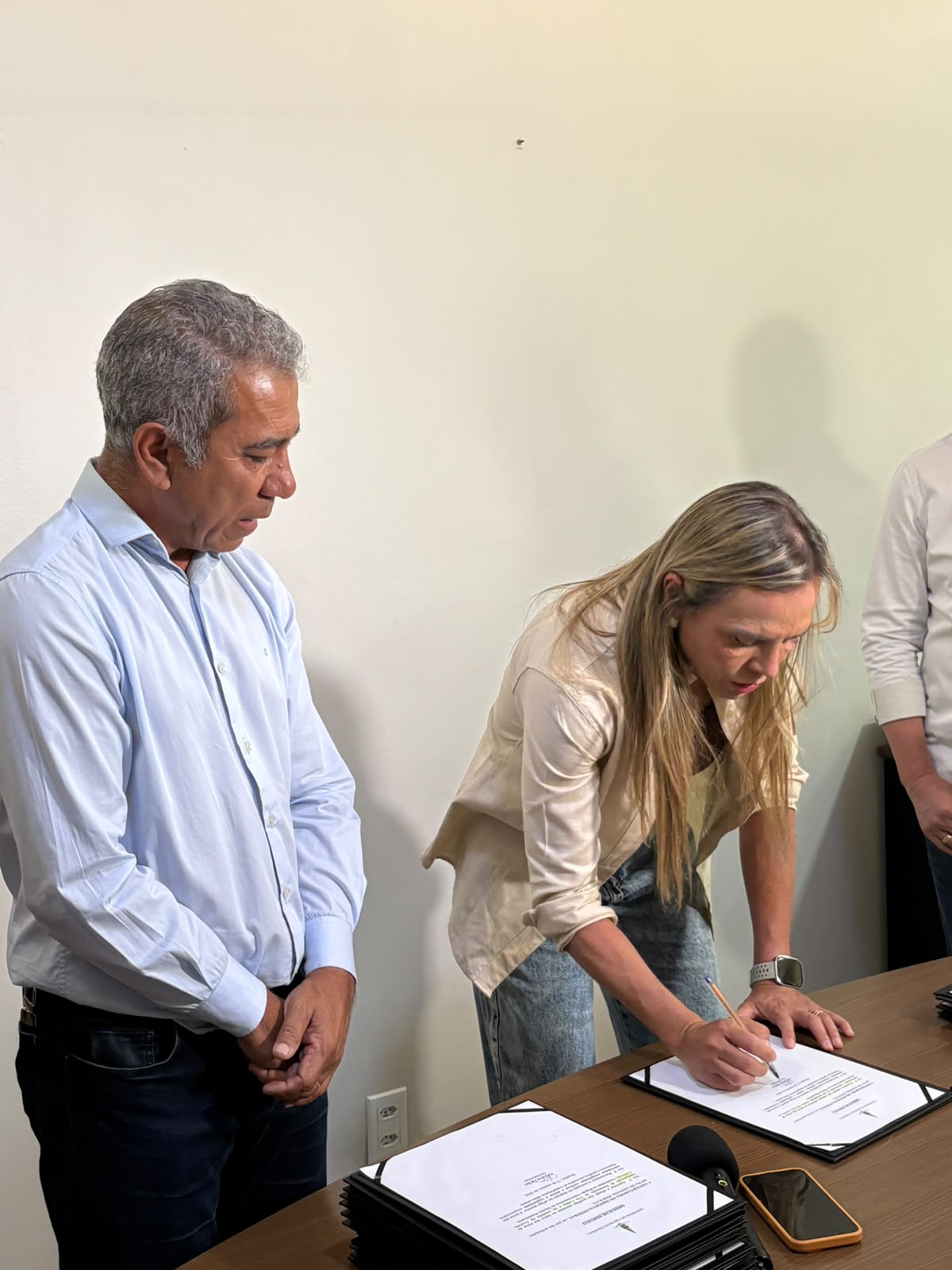 Celina Leão assina ordens de serviço para obras e melhorias no Núcleo Bandeirante