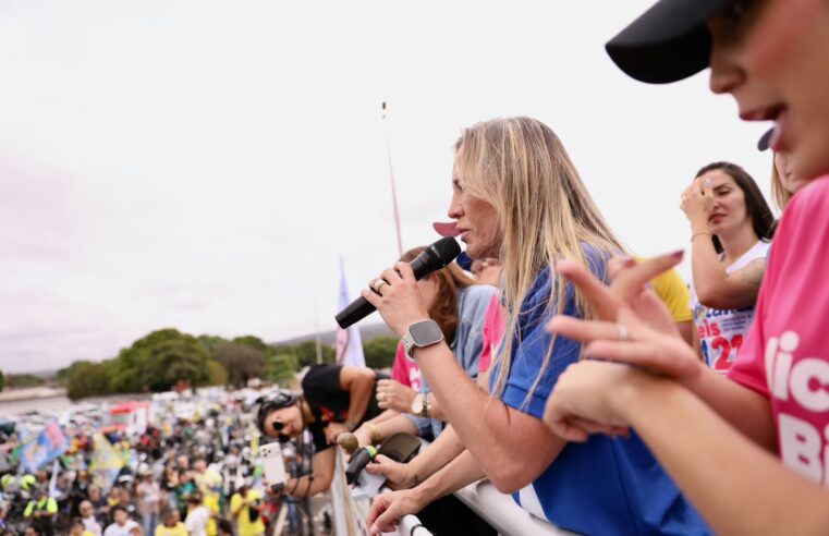 Celina Leão encerra campanha com carreata