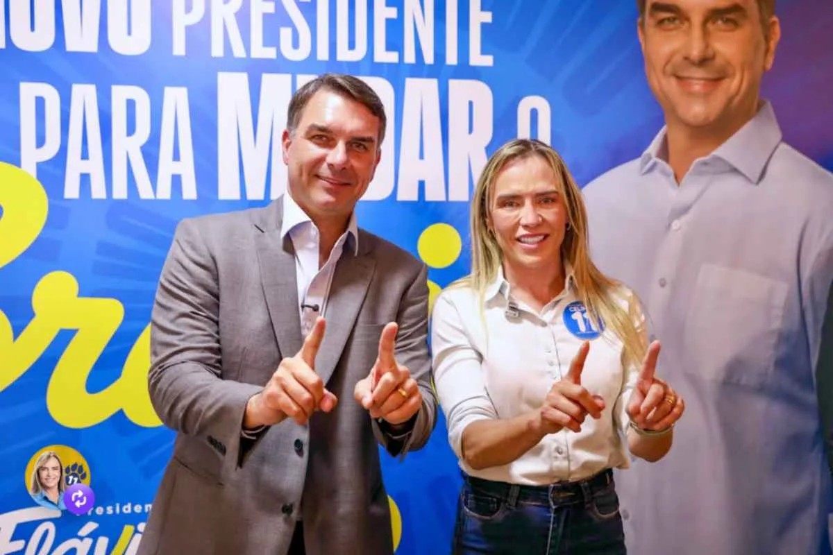 Celina posa ao lado de Flávio e reforça número 11 após confusão nas urnas