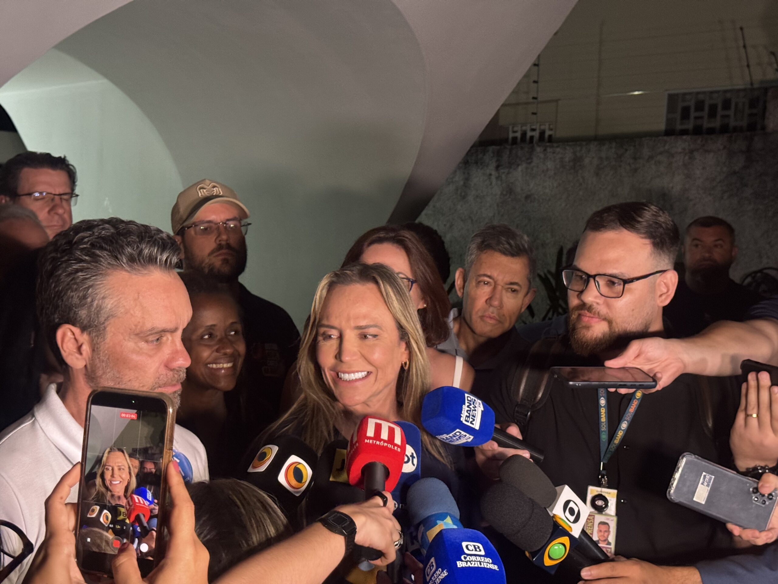 Com 49,93% dos votos, Celina Leão disputa 2º turno contra Leandro Grass no DF