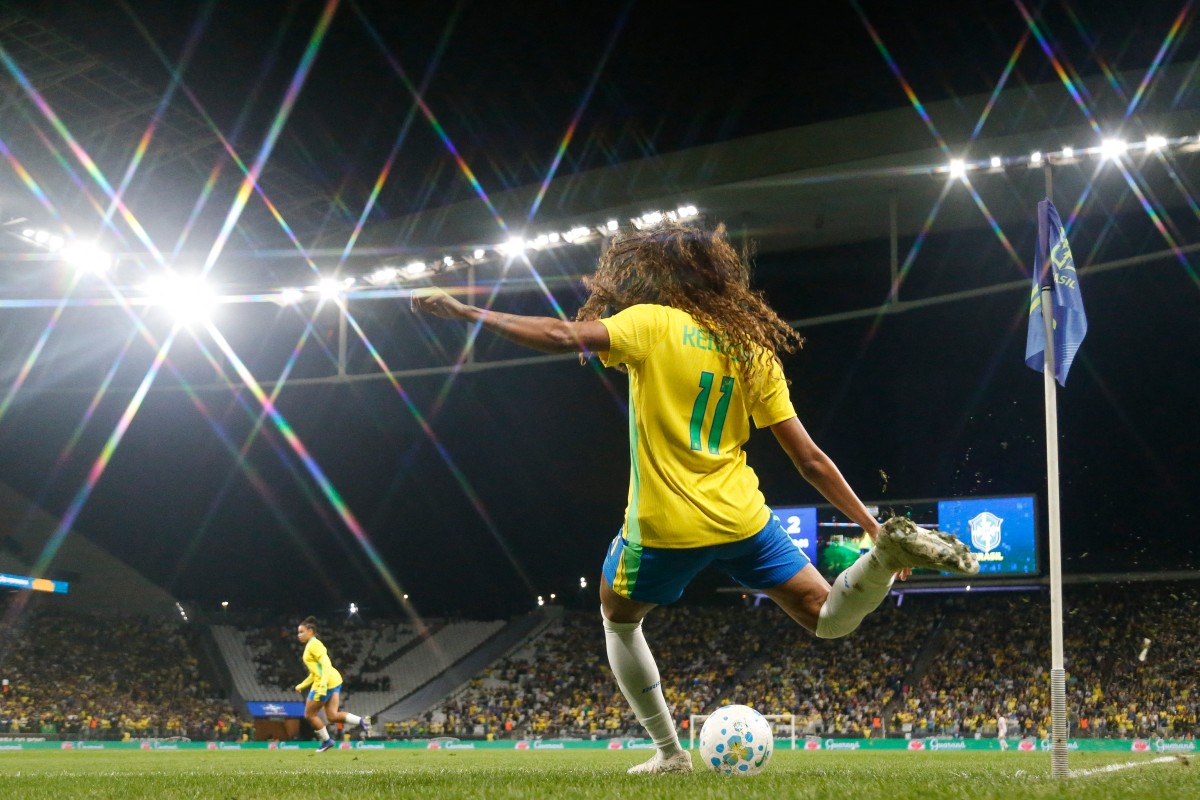 Com gol de bicicleta, seleção feminina ganha com facilidade da Argentina