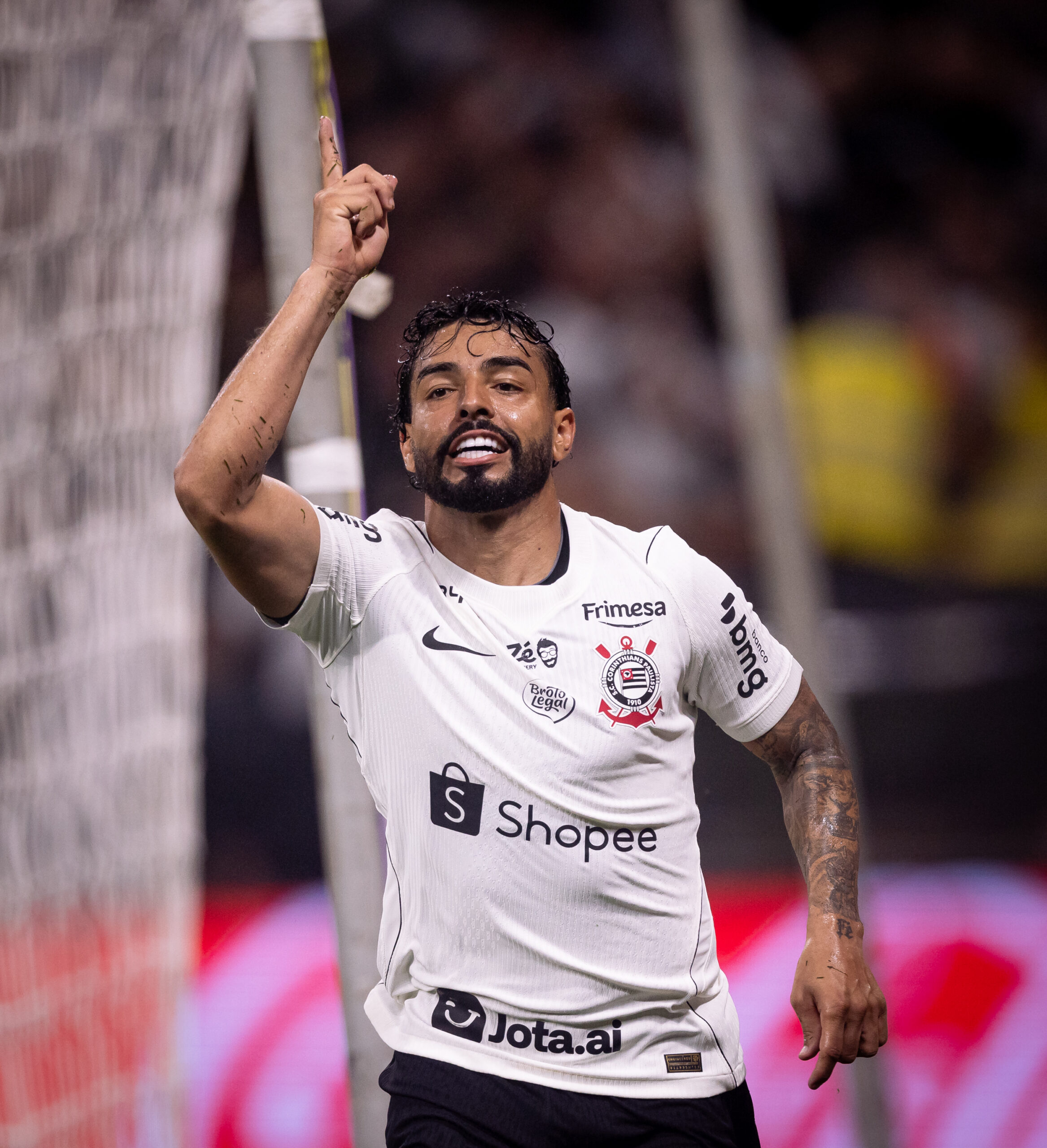 Corinthians bate Mirassol, volta a vencer após 10 jogos e tumultua briga contra o rebaixamento