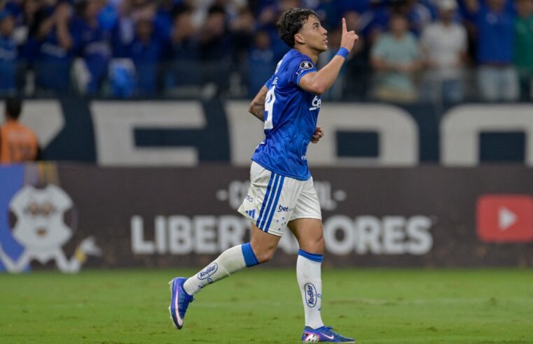 Cruzeiro bate o Grêmio com hat-trick de Kaio Jorge e chega forte na briga pelo G-4