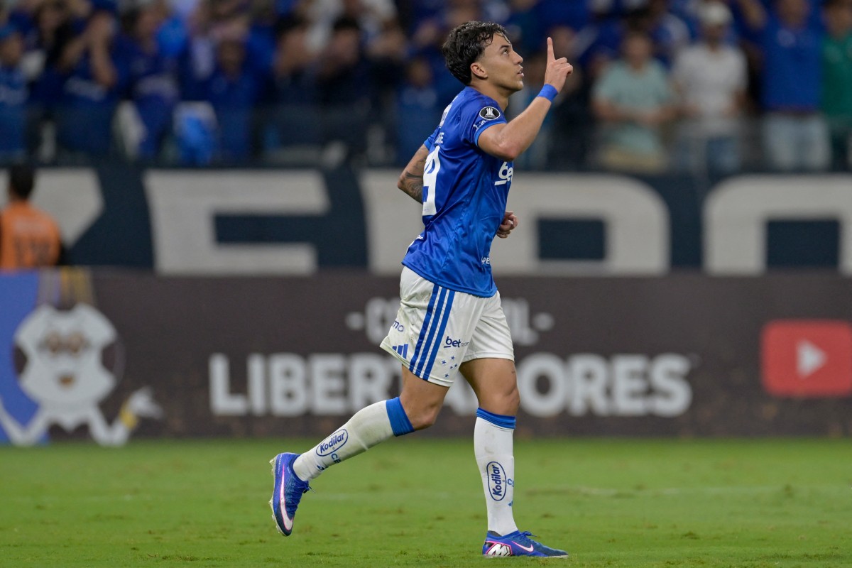 Cruzeiro bate o Grêmio com hat-trick de Kaio Jorge e chega forte na briga pelo G-4