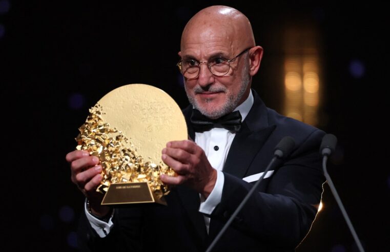 De la Fuente é eleito melhor treinador do ano na cerimônia da Bola de Ouro