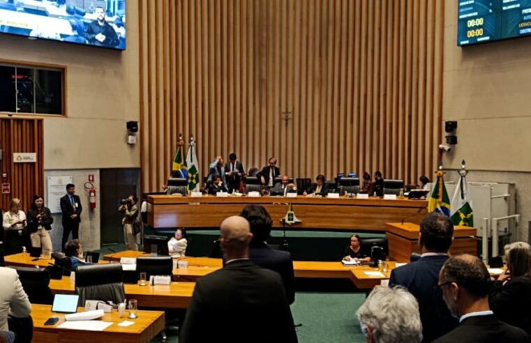 Distritais estudam mudança na lei para manutenção da presidência e da Mesa