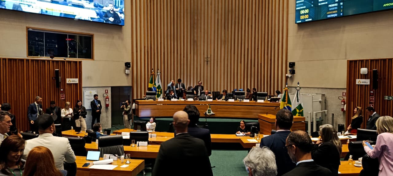 Distritais estudam mudança na lei para manutenção da presidência e da Mesa