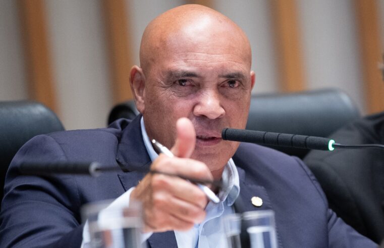 Distritais protocolam PELO que permite reeleição consecutiva na CLDF