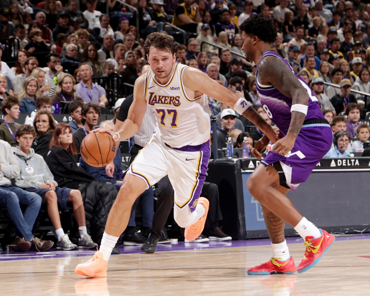 Doncic faz 52 pontos, bate recorde nos Lakers e supera lendas da NBA