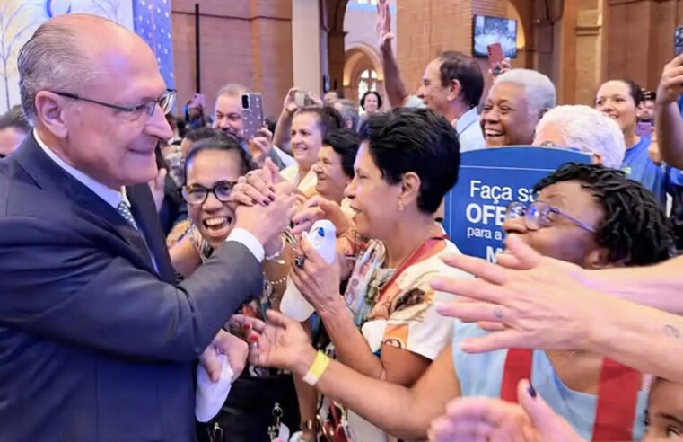 Em Aparecida, Alckmin pede isenção da Justiça Eleitoral