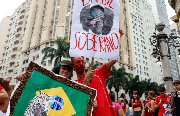 Estudantes fazem ato no Rio de Janeiro em defesa de voto em Lula