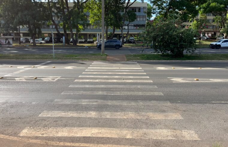 Falta de sinalização dificulta travessia de pedestres no DF