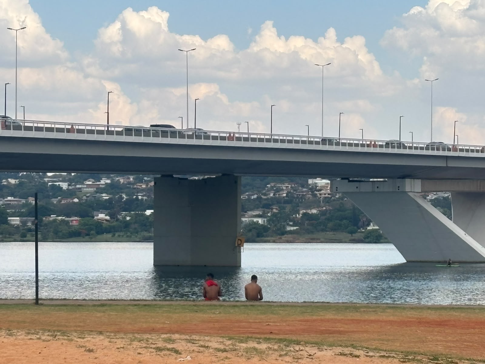 Falta de sinalização no Lago Paranoá motiva cobranças após morte de jovem perto da Ponte JK