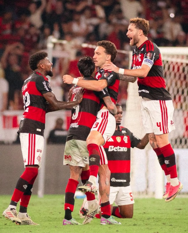 Flamengo dispara nas chances de título do Brasileirão e aumenta favoritismo sobre o Palmeiras