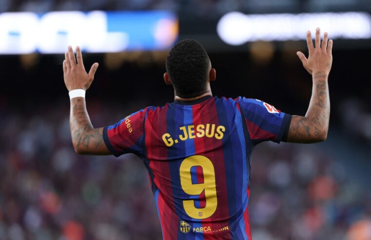Gabriel Jesus marca em estreia como titular e Barcelona vence Getafe