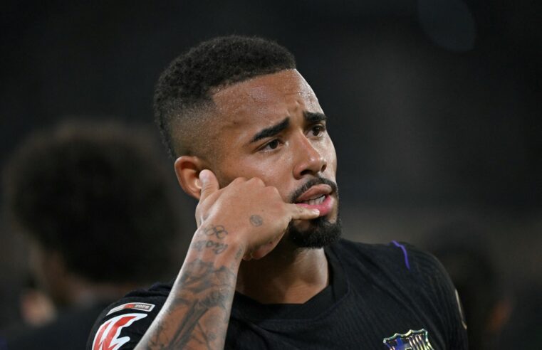 Gabriel Jesus marca mais uma vez e Barcelona goleia o Betis em jogaço de La Liga