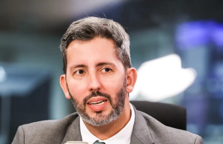 Grass defende mutirões na saúde e ampliação de benefícios durante sabatina