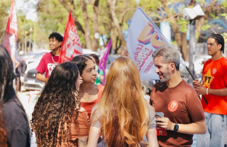 Grass propõe aproximar jovens da política com foco em educação e futuro profissional
