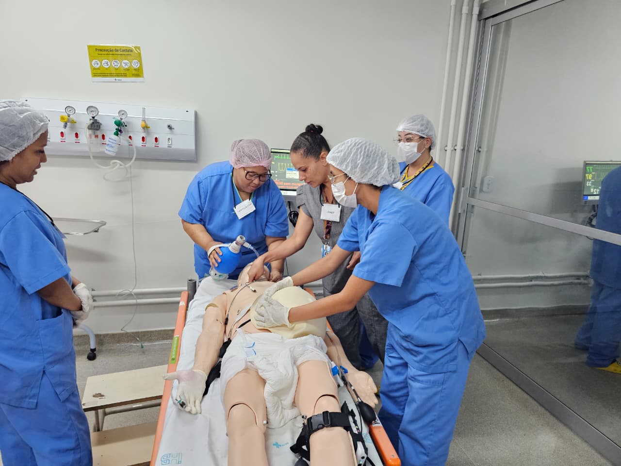 Hospital de Santa Maria treina equipes para salvar gestantes e bebês em emergências
