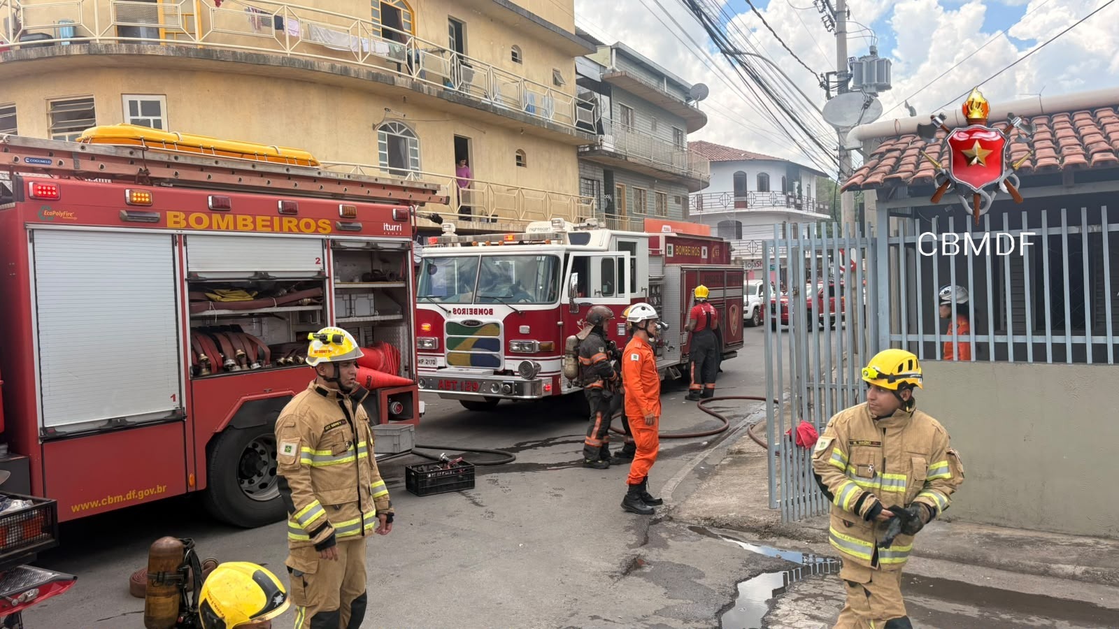 Incêndio atinge casa na Candangolândia e mobiliza cinco viaturas do CBMDF