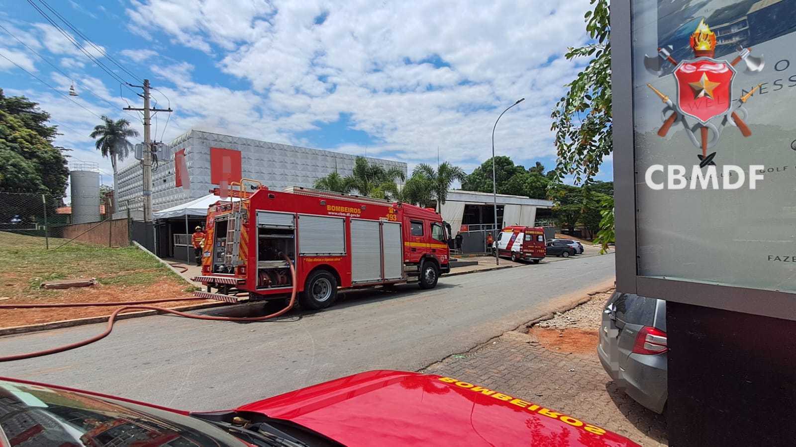Incêndio atinge comércio no Setor de Clubes Sul e deixa homem ferido