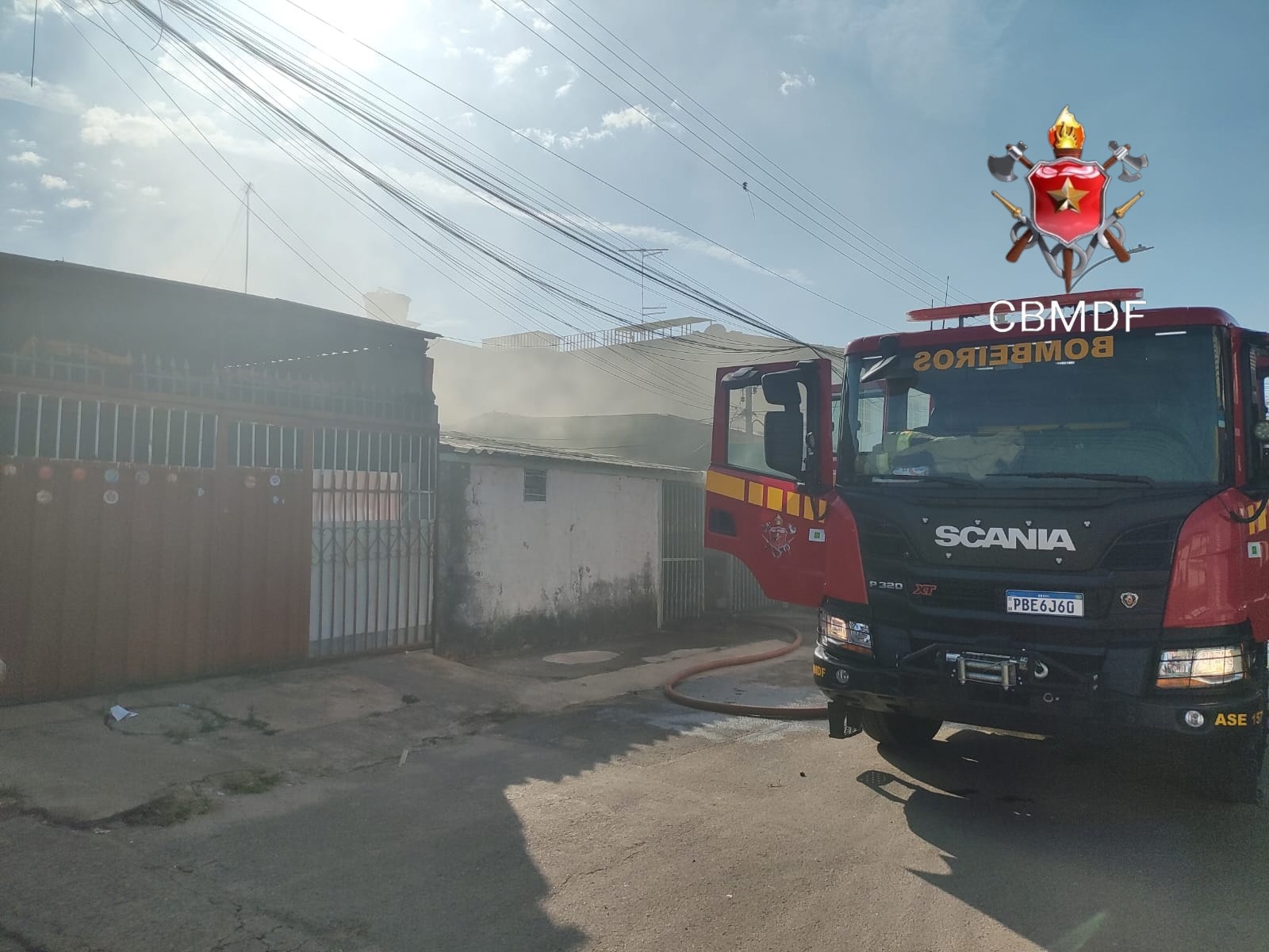 Incêndio atinge três cômodos de residência em Ceilândia