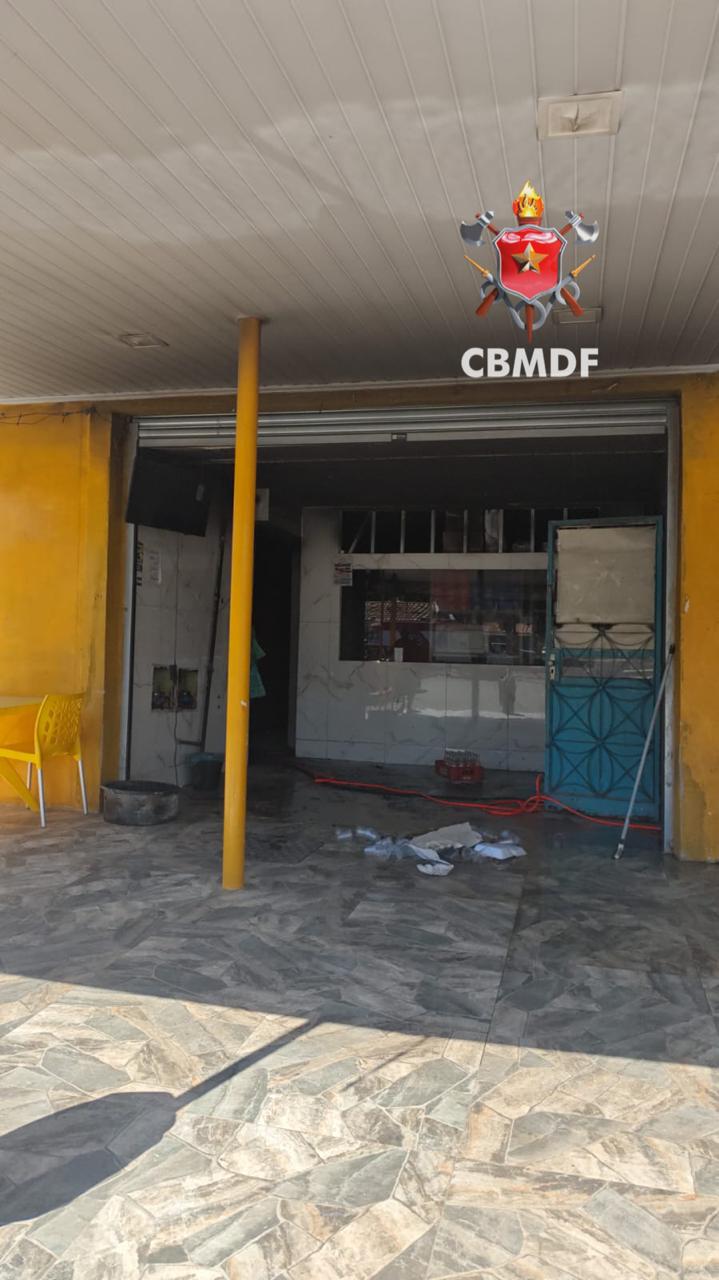 Incêndio em loja deixa duas pessoas intoxicadas por fumaça em Ceilândia