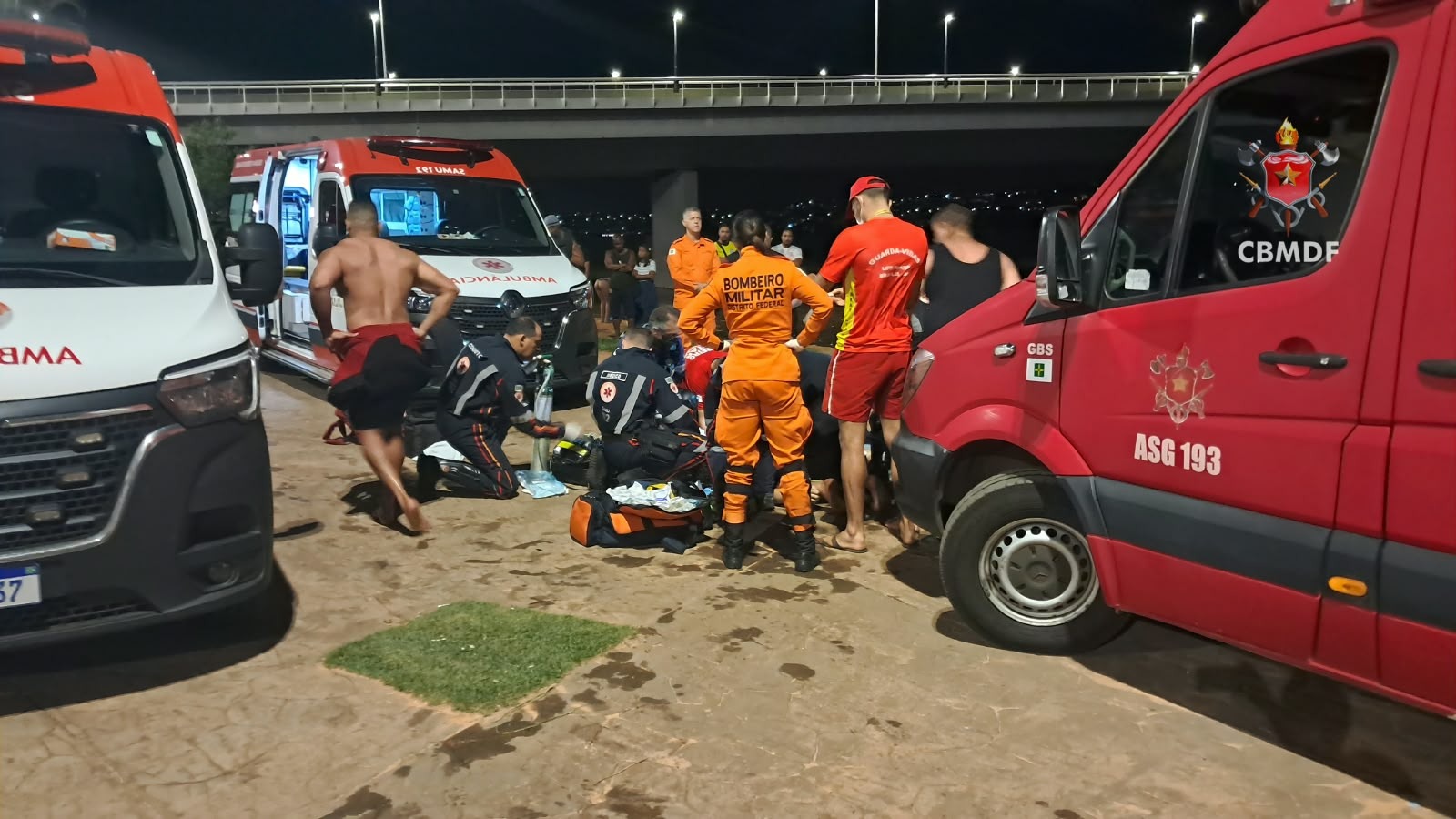Jovem morre afogado perto da Ponte JK após 50 minutos de tentativa de reanimação
