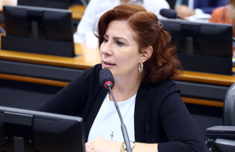 Justiça italiana decide futuro de Carla Zambelli