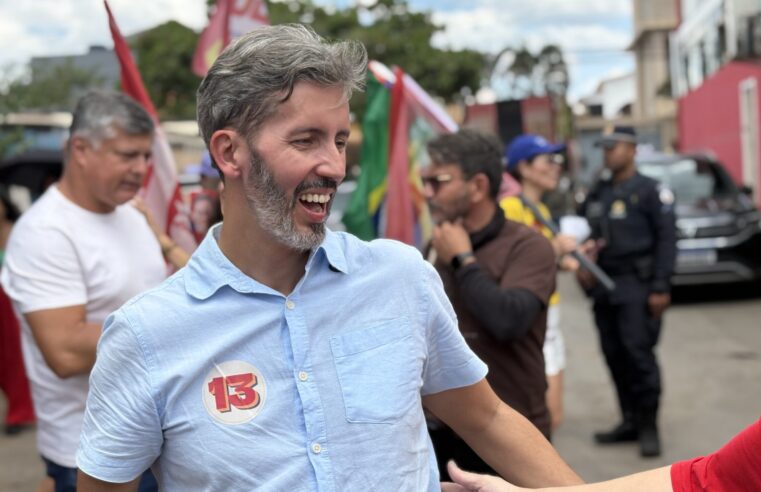 Leandro Grass reúne apoiadores em caminhada pela Vila Planalto