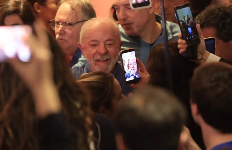 Lula agradece votos e diz que teve de vencer intromissão vinda de fora