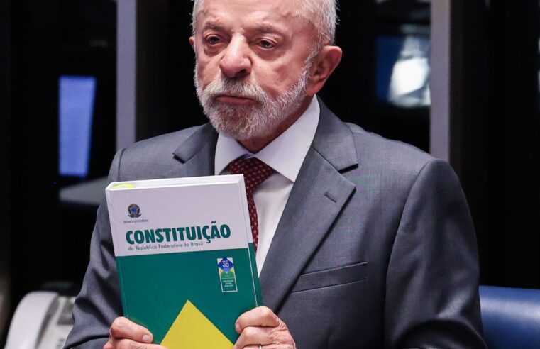 Lula faz campanha em MG e celebra fim da jornada 6×1