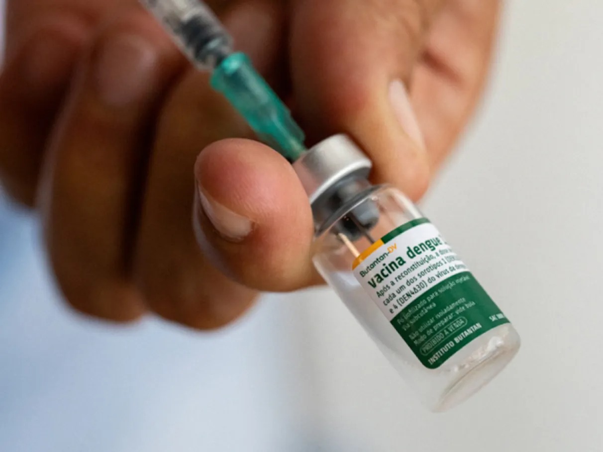 Mais de 45 mil jovens não completaram vacinação contra a dengue no DF