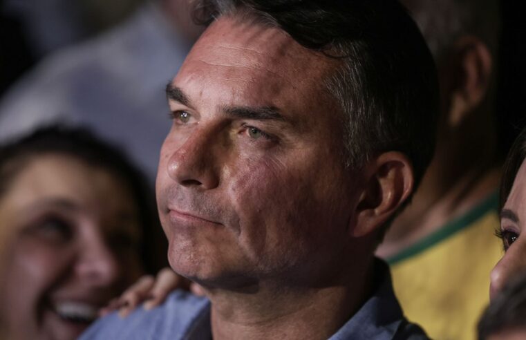 Em sabatina, Flávio não explica propostas e faz acusações sem provas