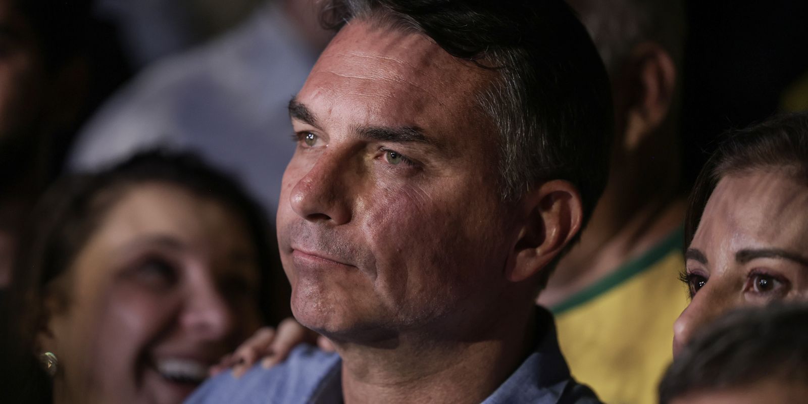 Mendonça multa Flávio por impulsionar post negativo contra Lula