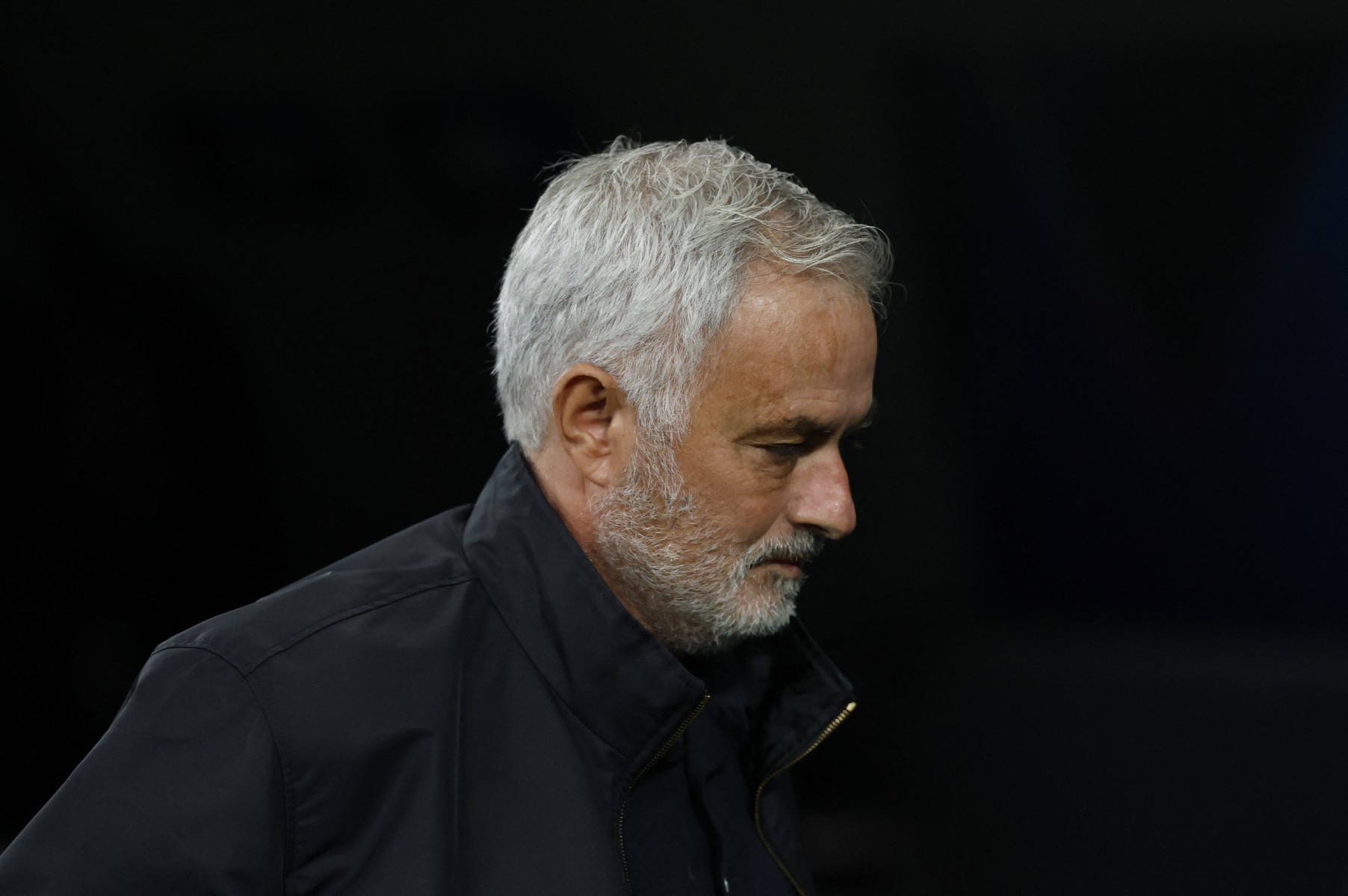 Mourinho promete títulos no Real Madrid e rebate provocação antes de clássico com Barcelona