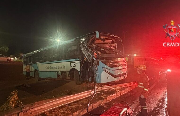 Ônibus bate em parada e deixa dois passageiros feridos na EPIA Norte
