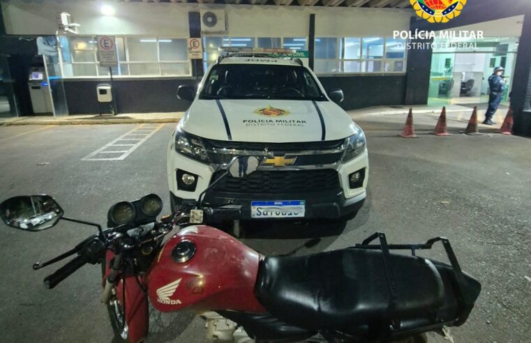 PM recupera moto roubada e prende suspeito de receptação no Gama