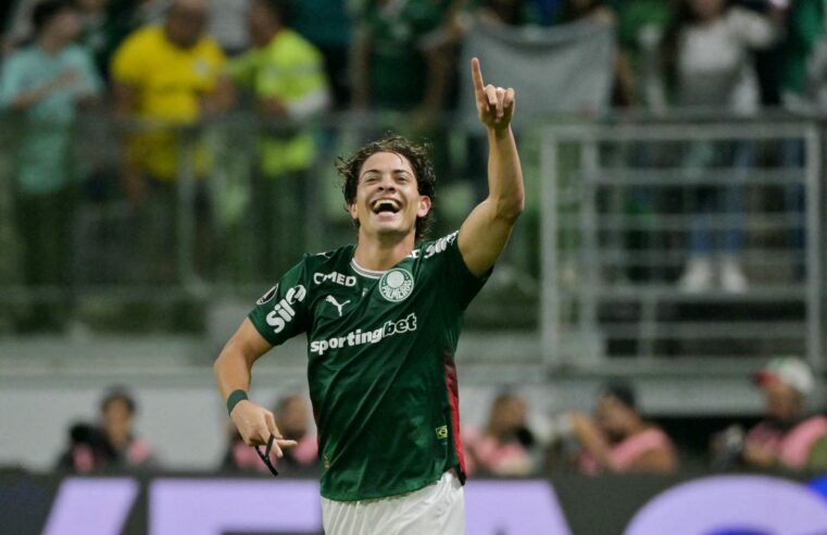 Palmeiras atropela no Dérbi e goleia Corinthians, que perde oitava seguida