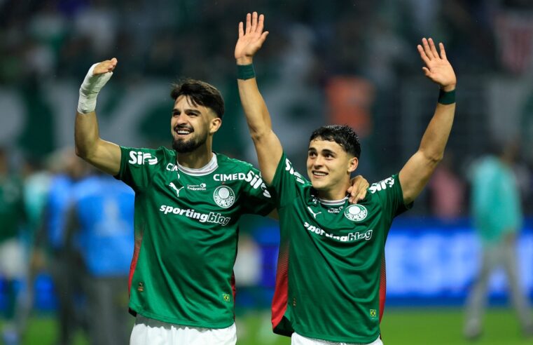 Palmeiras supera pênalti perdido, vence Red Bull Bragantino e assume liderança do Brasileirão