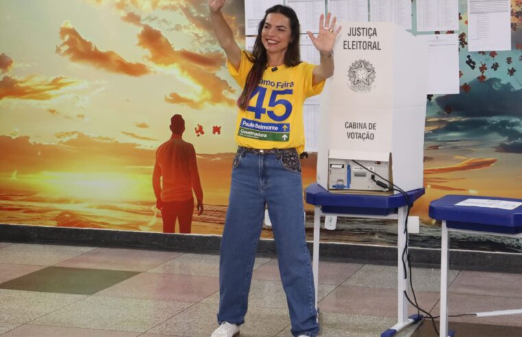 Paula Belmonte vota ao lado dos filhos e demonstra confiança em ida ao segundo turno