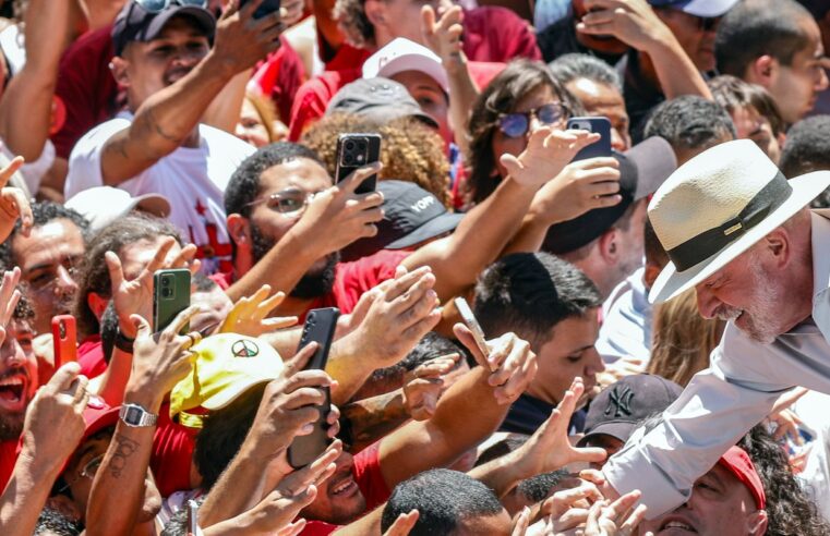 Presidente do TSE liga para Lula para parabenizar reeleição
