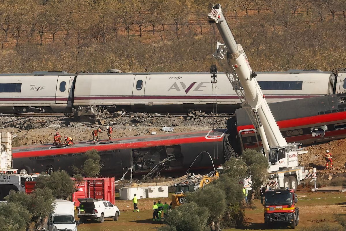 Real Madrid, Barça e Atlético se unem em luto por vítimas de acidente ferroviário na Espanha