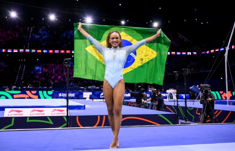Rebeca Andrade é tricampeã mundial no salto e chega a 10 medalhas em Mundiais