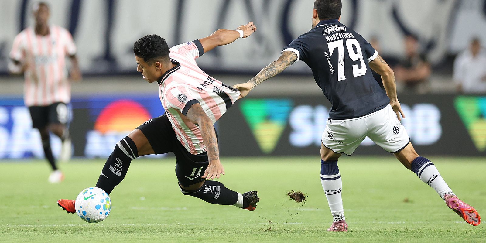 Remo volta a vencer após 12 jogos e complica Botafogo no Brasileirão