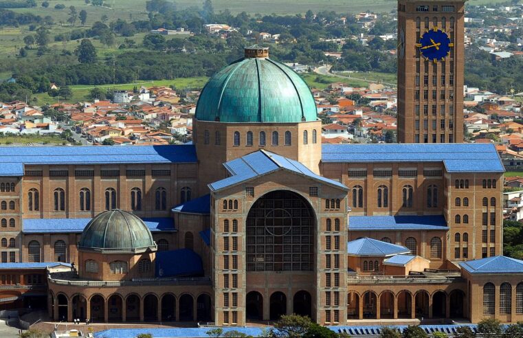 Santuário de Aparecida terá missas, consagração e procissão no feriado